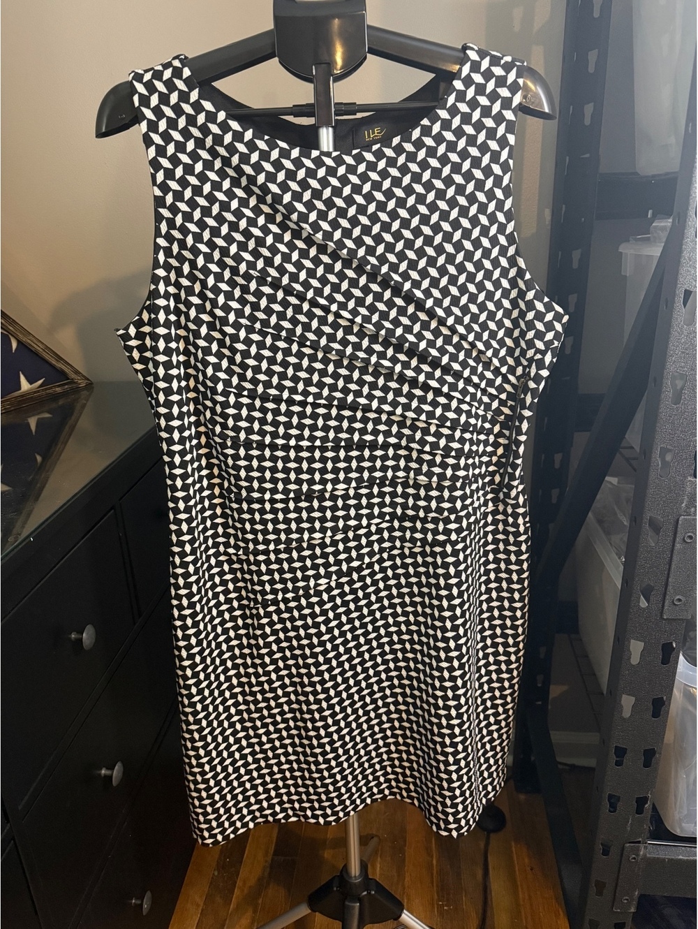 ILE New York Size 16 Black White Geometric Sleeveless Sheath Dress